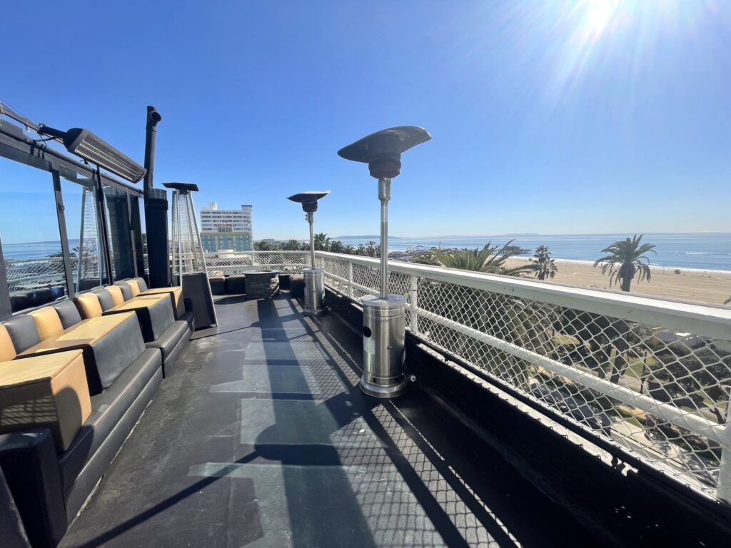 Onyx Rooftop Bar & Lounge in Santa Monica. Photo by TimeOut. 